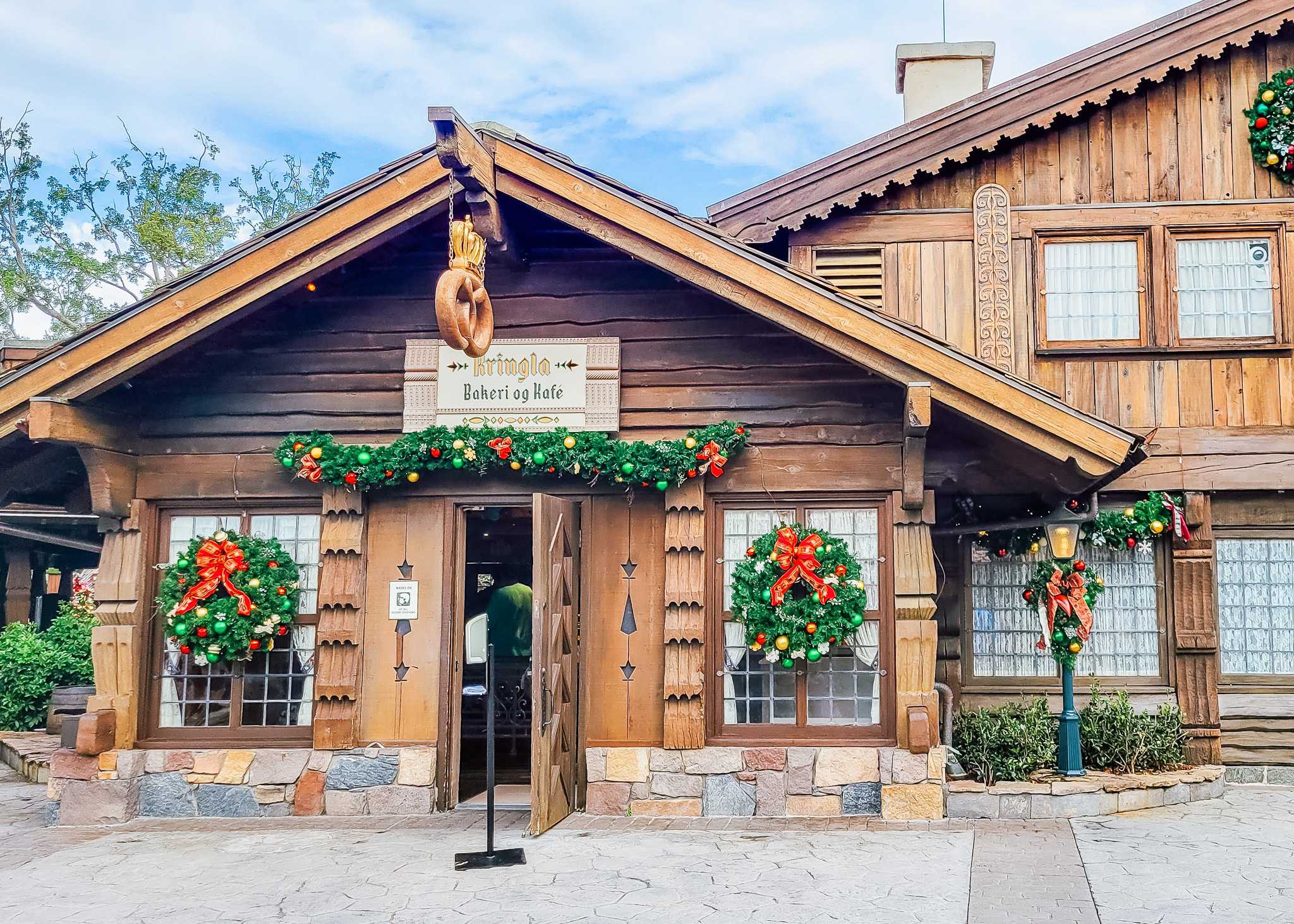 Epcot Quick Service Dining Guide - Flying Off The Bookshelf